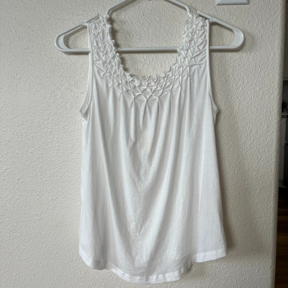 EUC XS White Maeve Anthropologie Justine Smocked tank top